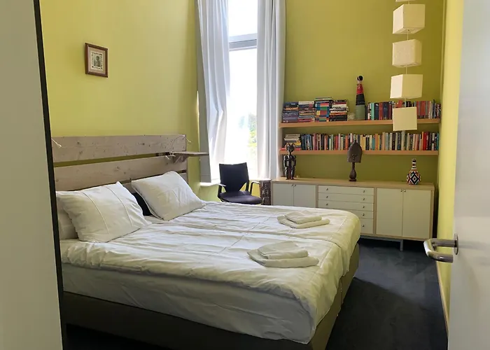 Heerlijke villa met zwembad en sauna bij het strand